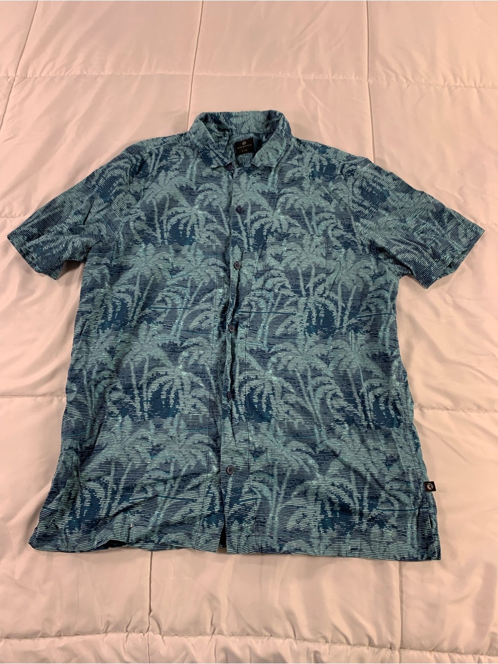 Pre loved RIPZONE shirt mens size L